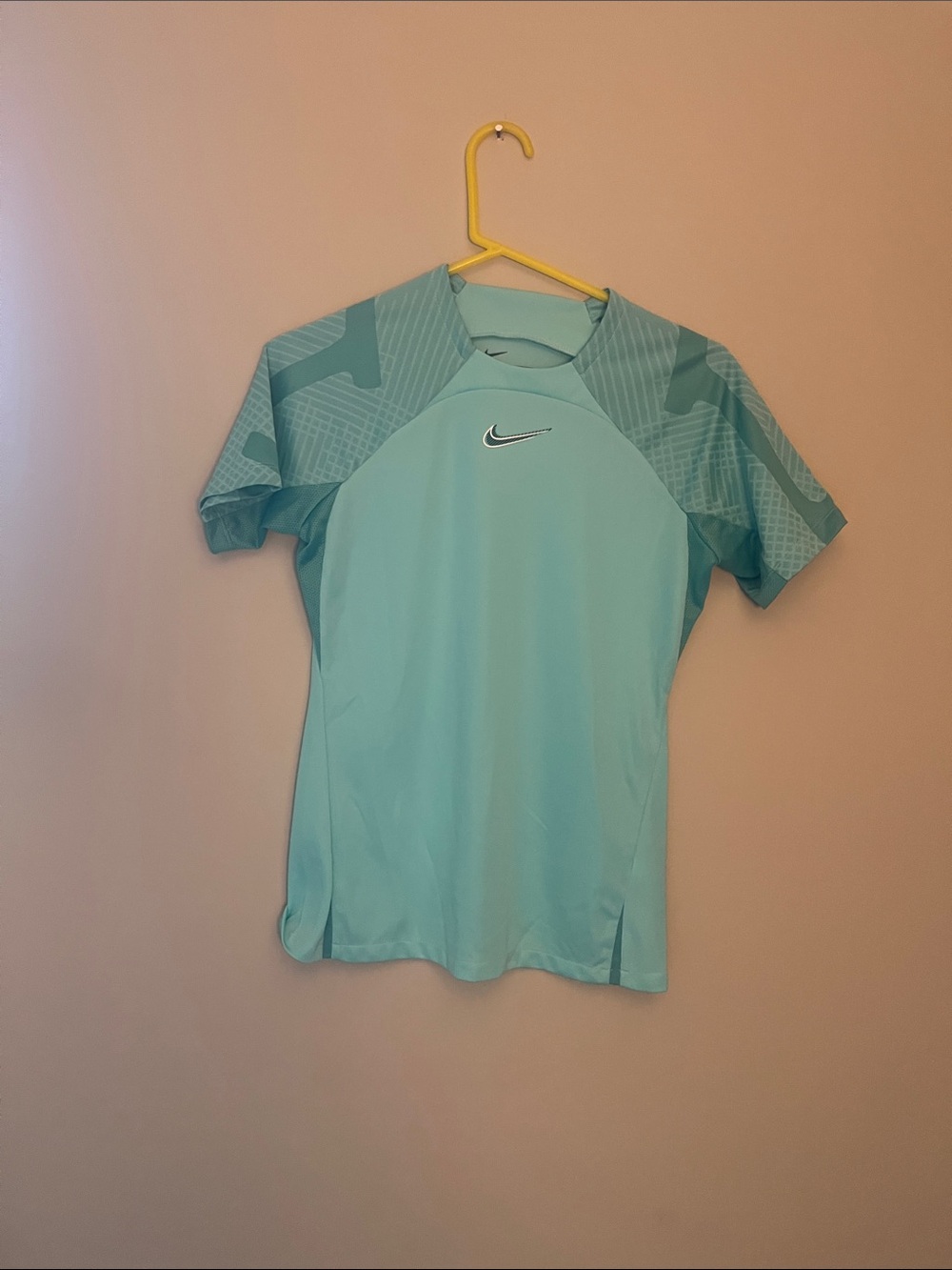 Nike Women’s Aqua Performance Short-Sleeve Shirt